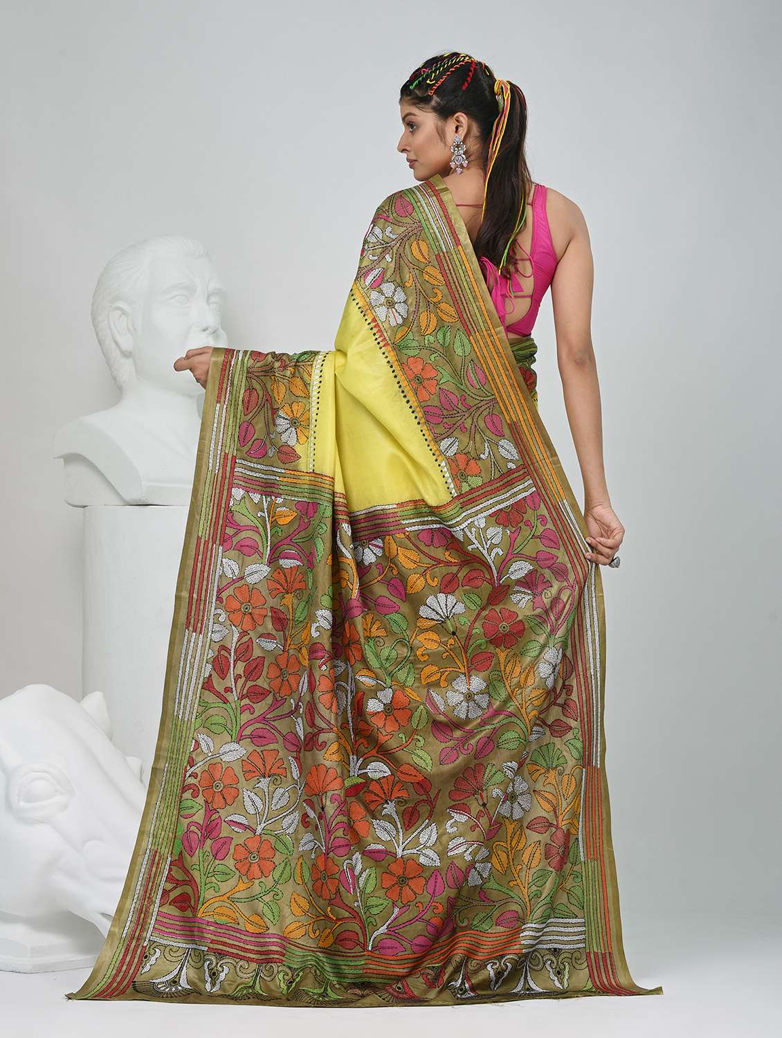 women solid with work handloom saree with blouse - 22060737 - Standard Image - 4