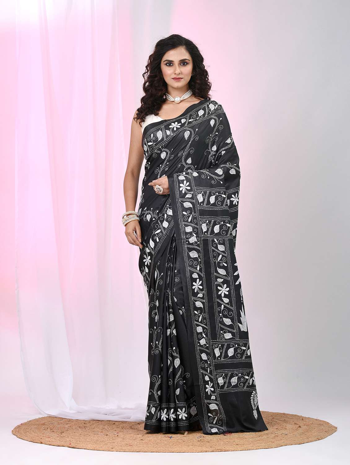 women solid with work handloom saree with blouse