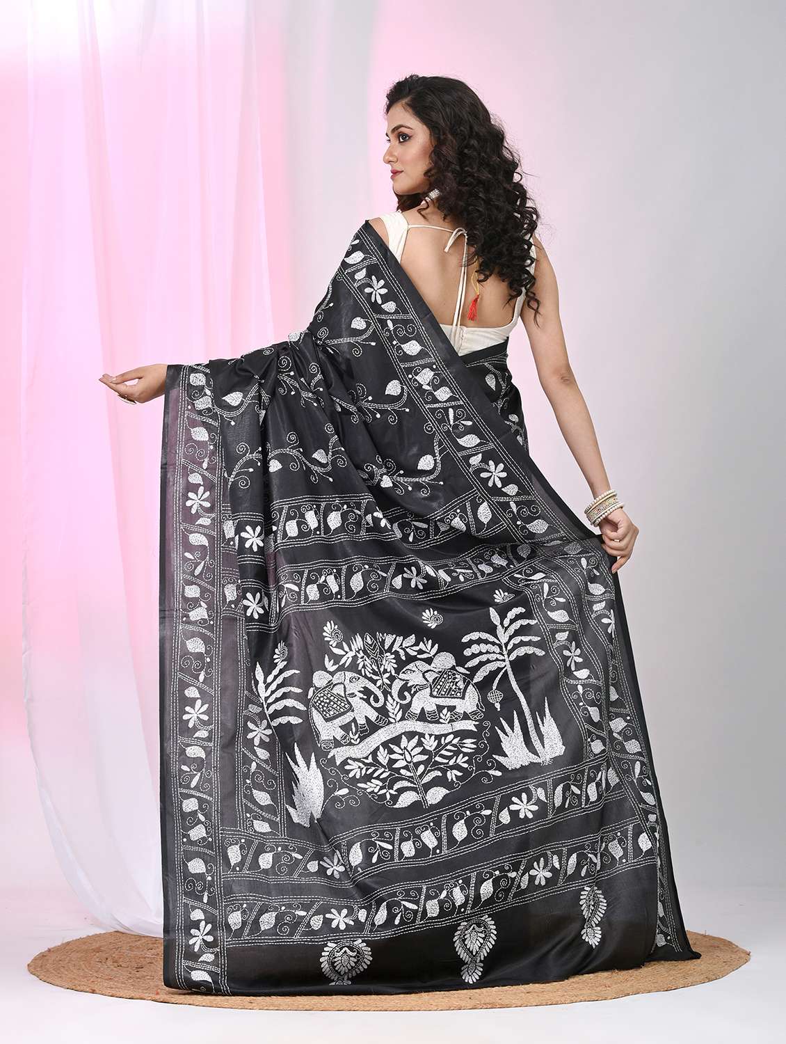 women solid with work handloom saree with blouse - 22060750 - Standard Image - 4