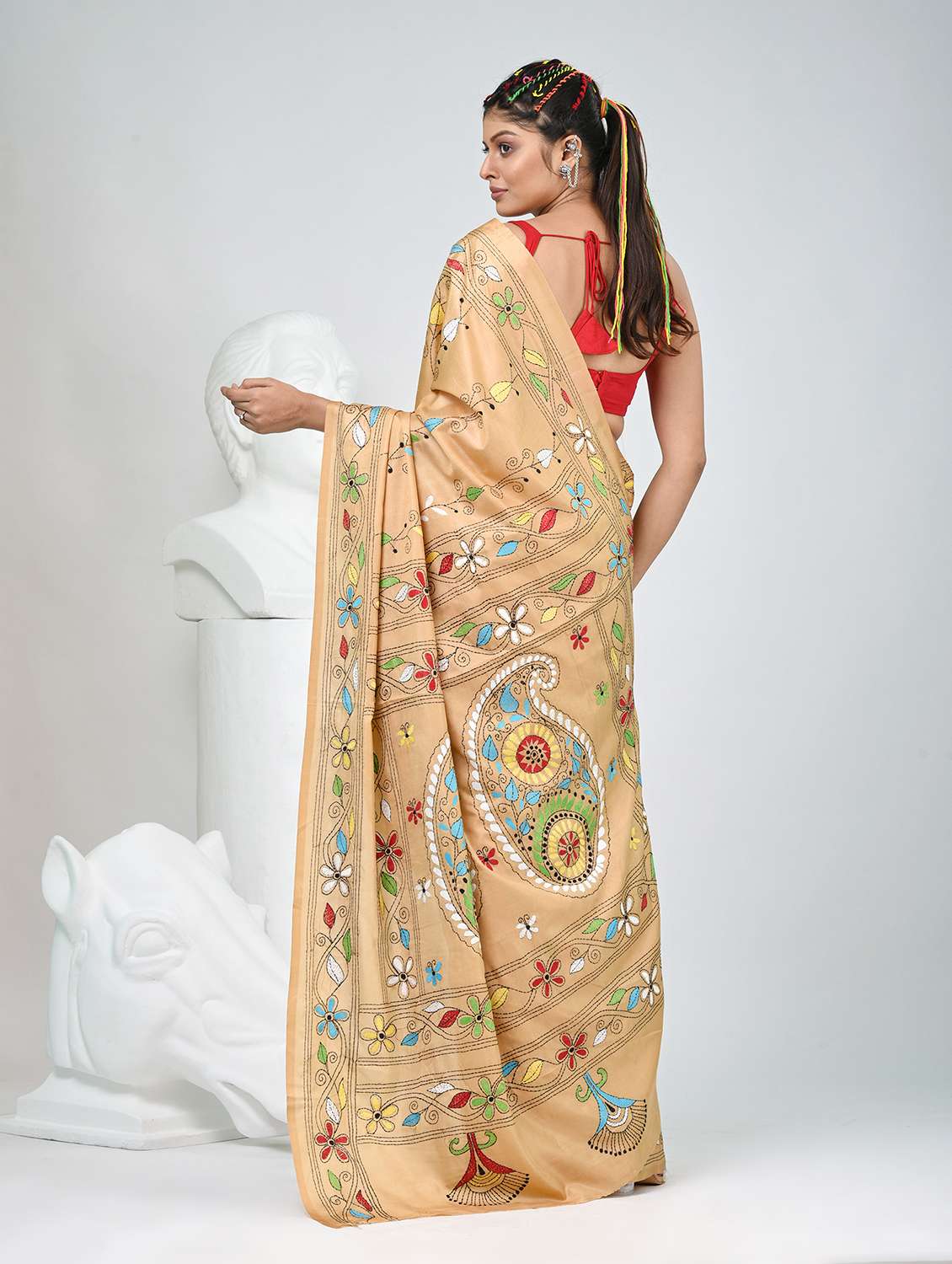 women solid with work handloom saree with blouse - 22060755 - Standard Image - 4