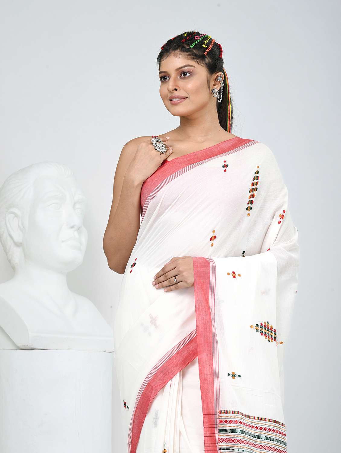 women self design handloom saree with blouse - 22060782 - Standard Image - 1