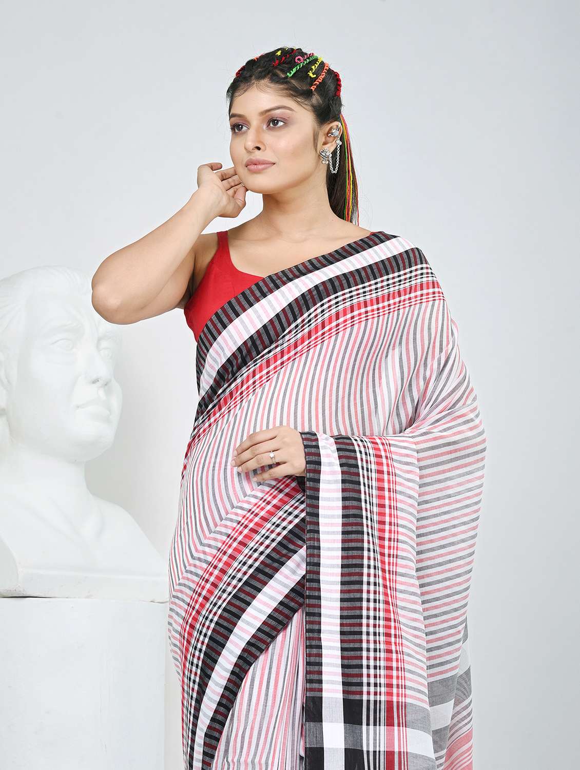 women striped handloom saree with blouse - 22060794 -  Standard Image - 1