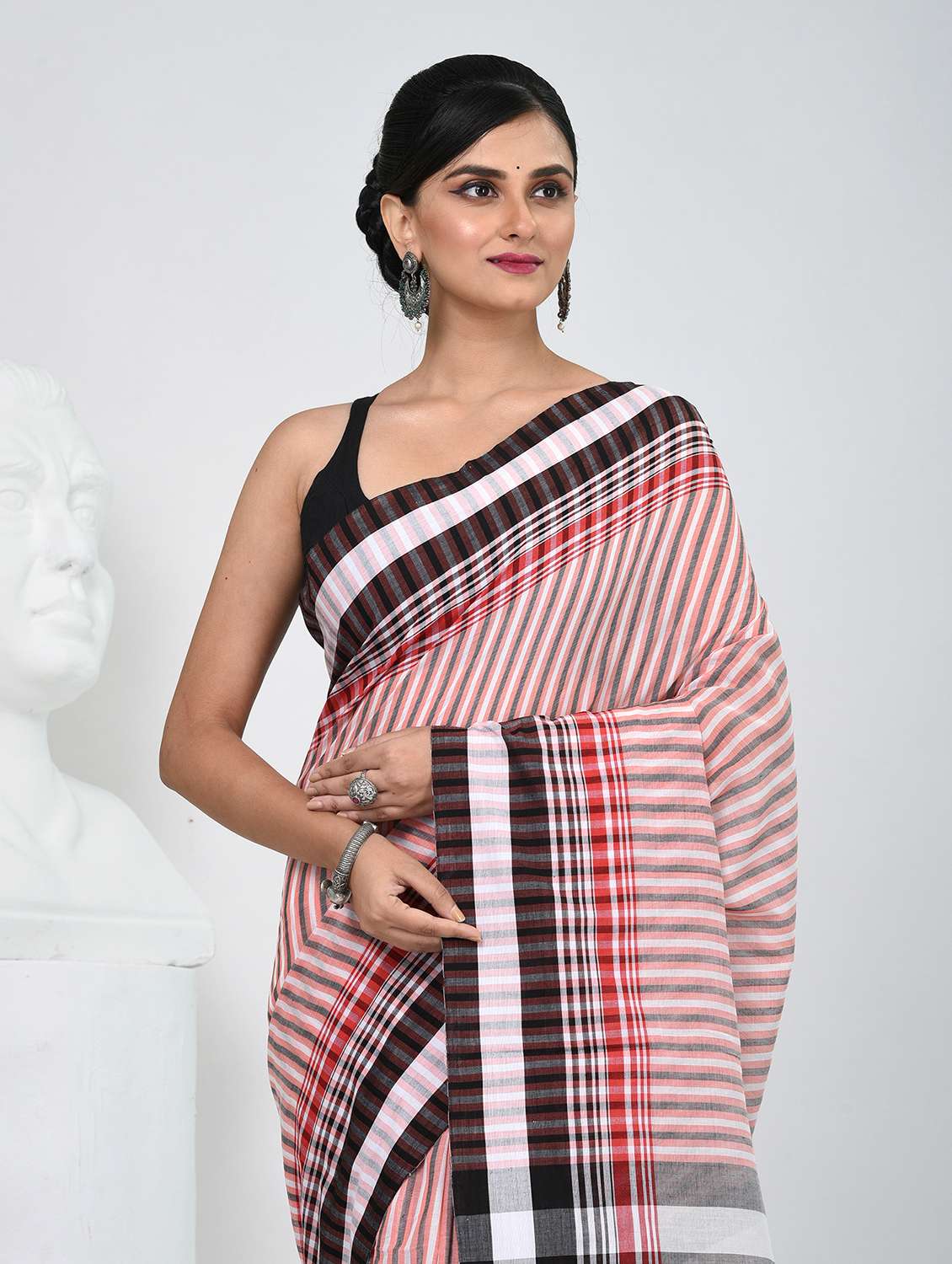 women striped handloom saree with blouse - 22060796 -  Standard Image - 1