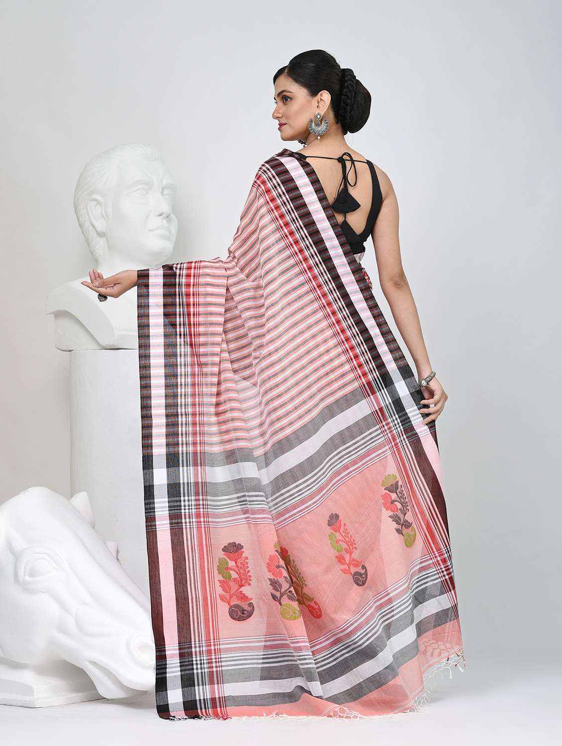 women striped handloom saree with blouse - 22060796 -  Standard Image - 4