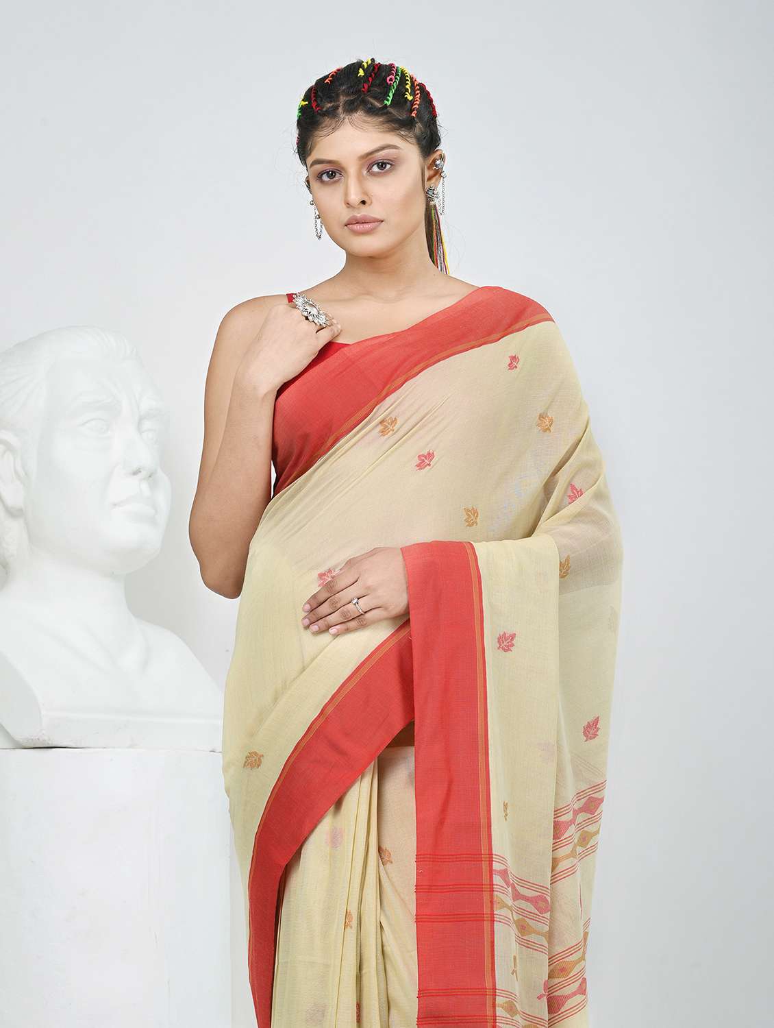 women self design handloom saree with blouse - 22060797 - Standard Image - 1