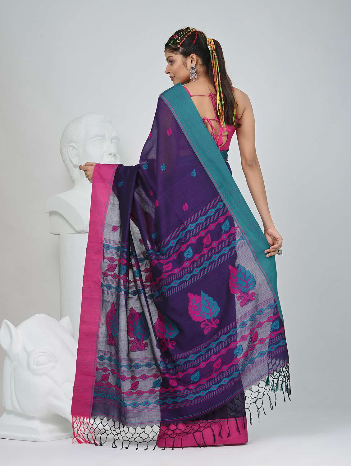 women self design handloom saree with blouse - 22060800 -  Standard Image - 4