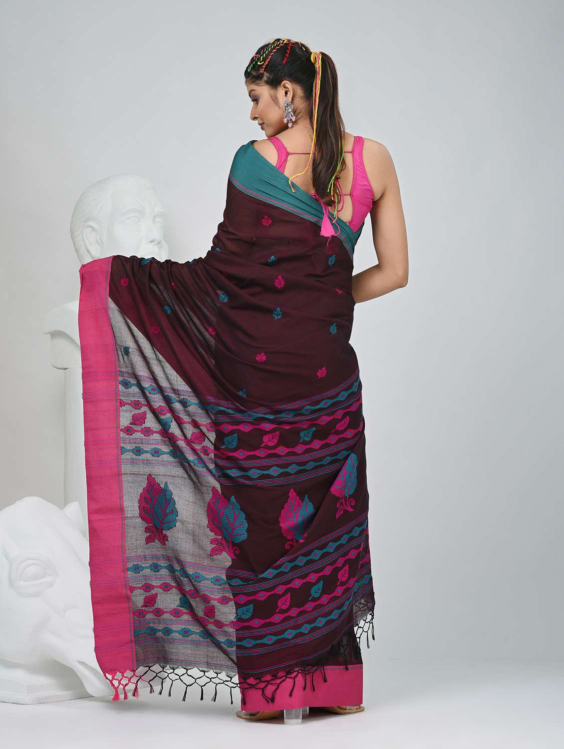 women self design handloom saree with blouse - 22060801 - Standard Image - 4