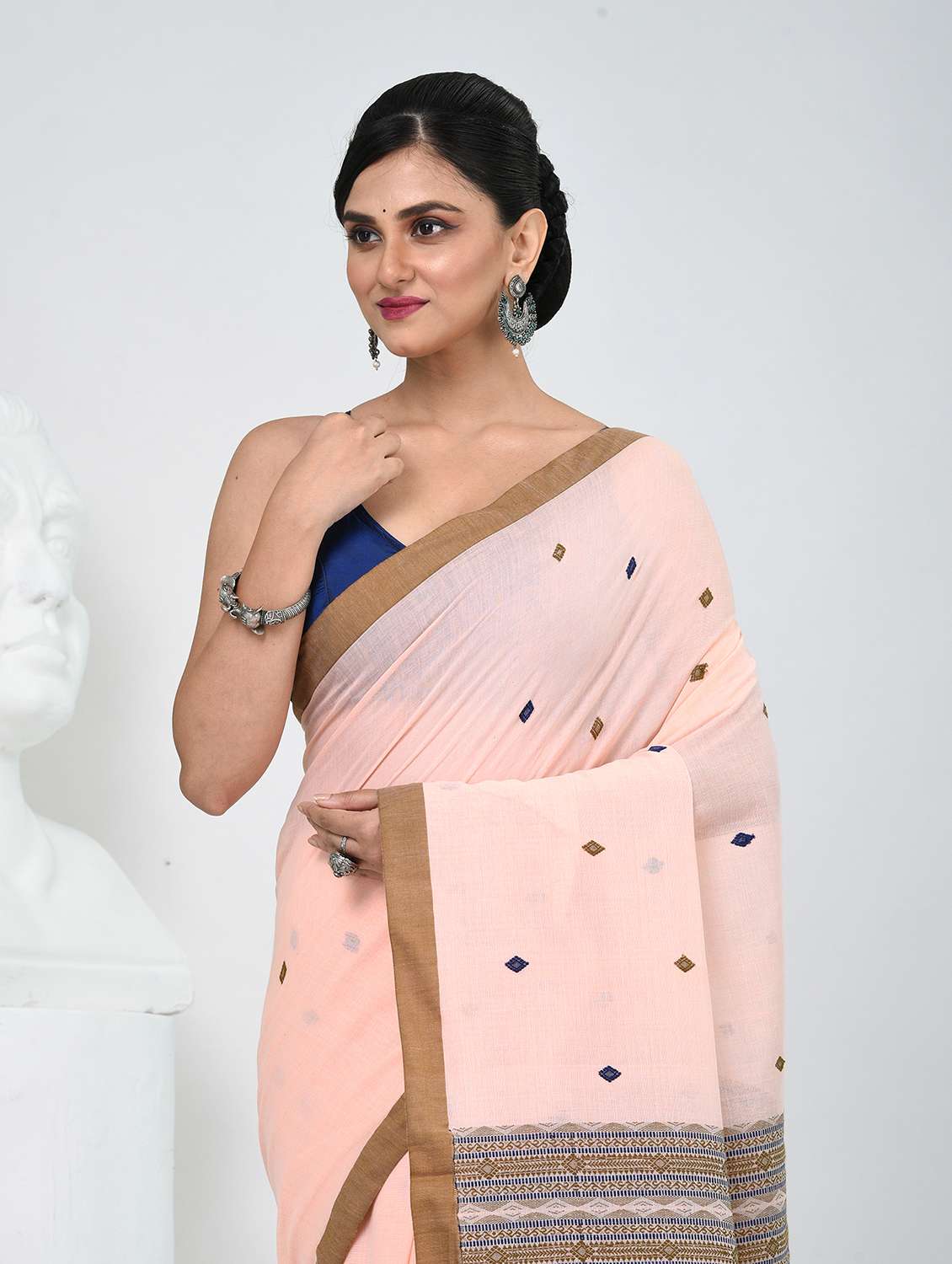 women self design handloom saree with blouse - 22060811 -  Standard Image - 1