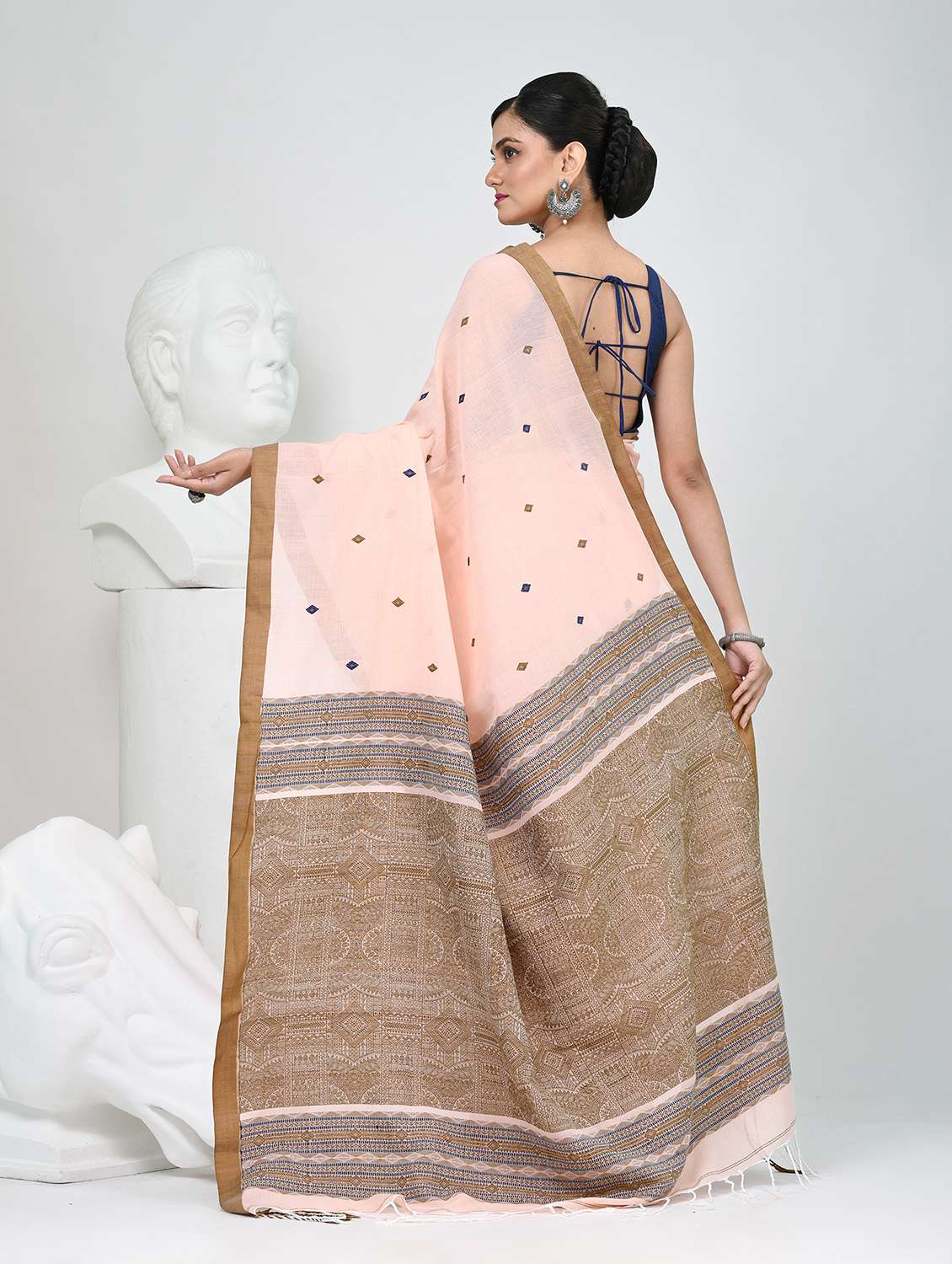 women self design handloom saree with blouse - 22060811 -  Standard Image - 4