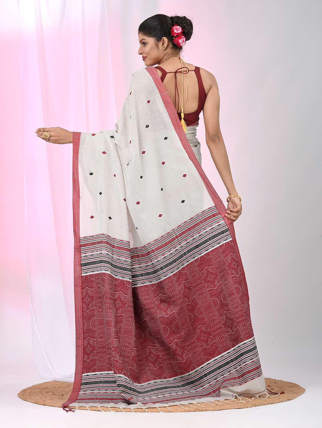 women self design handloom saree with blouse - 22060813 -  Standard Image - 4