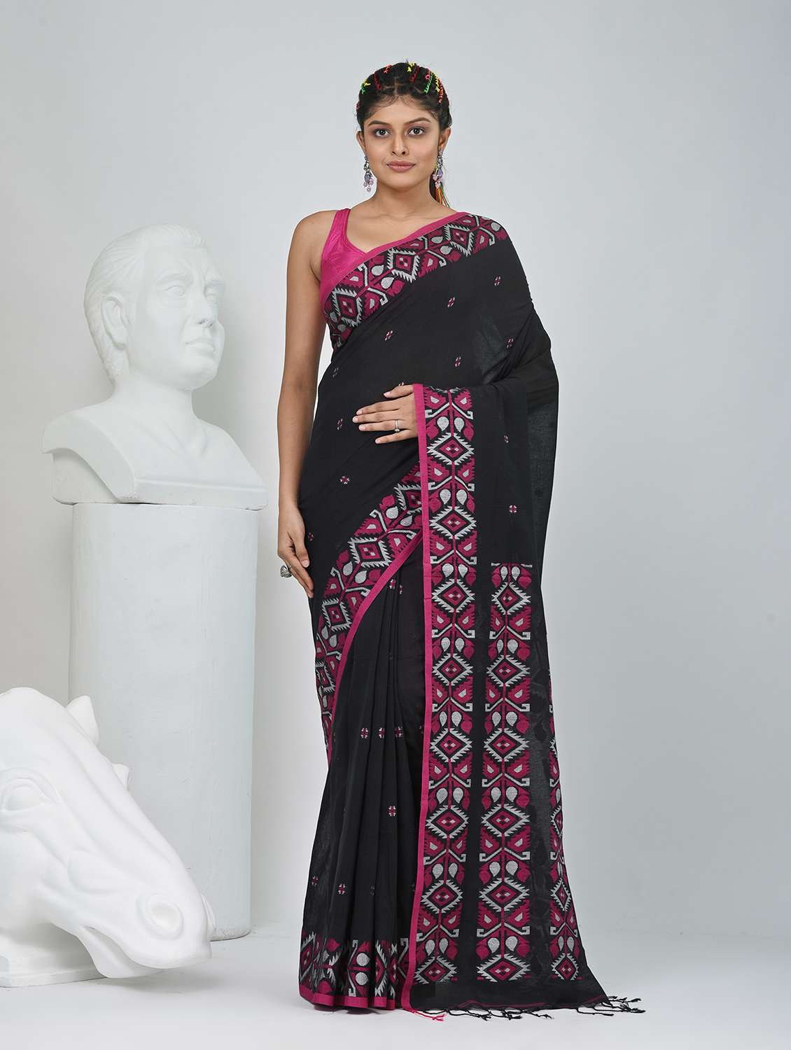 women self design handloom saree with blouse