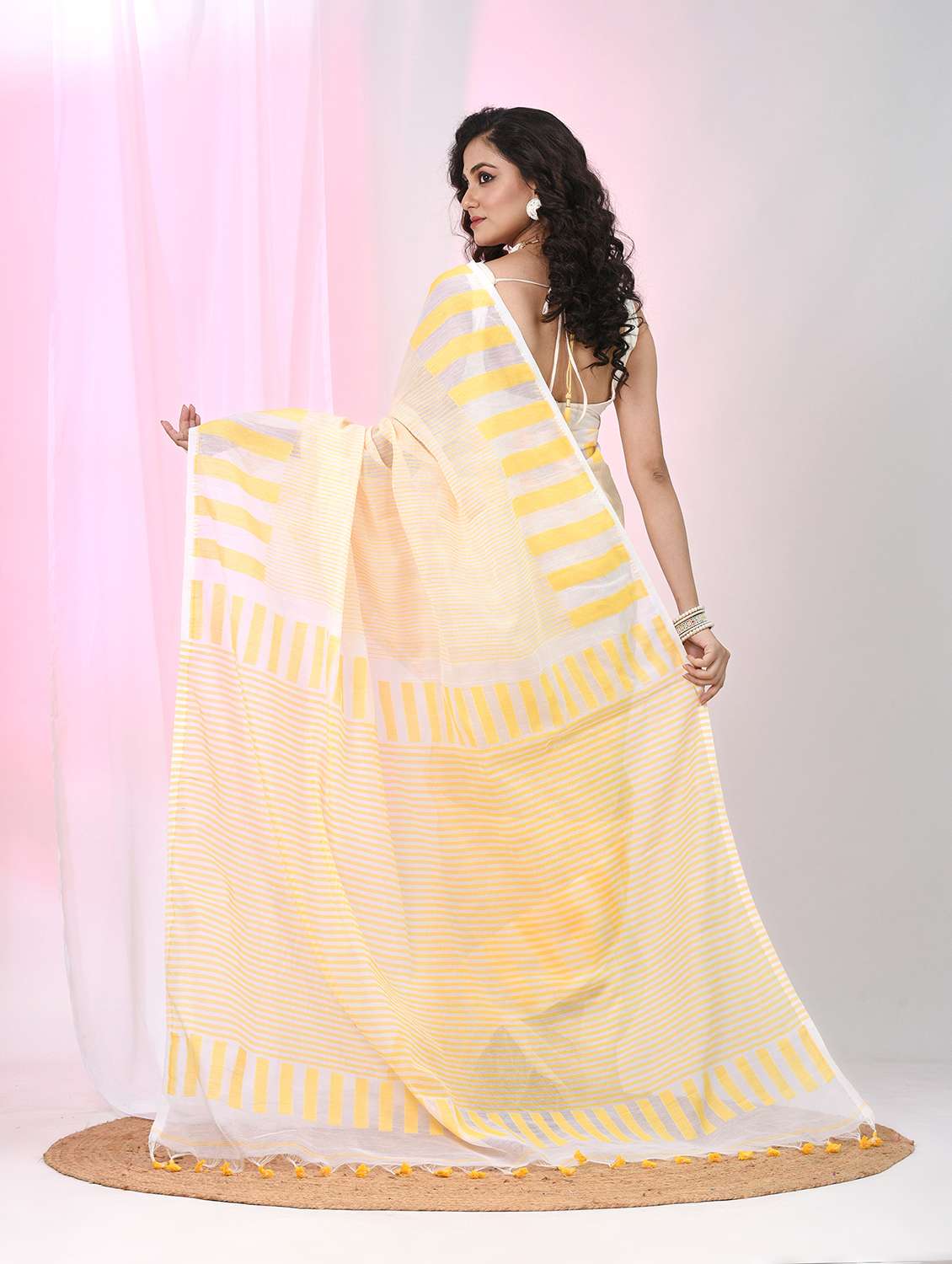 women striped handloom saree with blouse - 22060825 -  Standard Image - 4