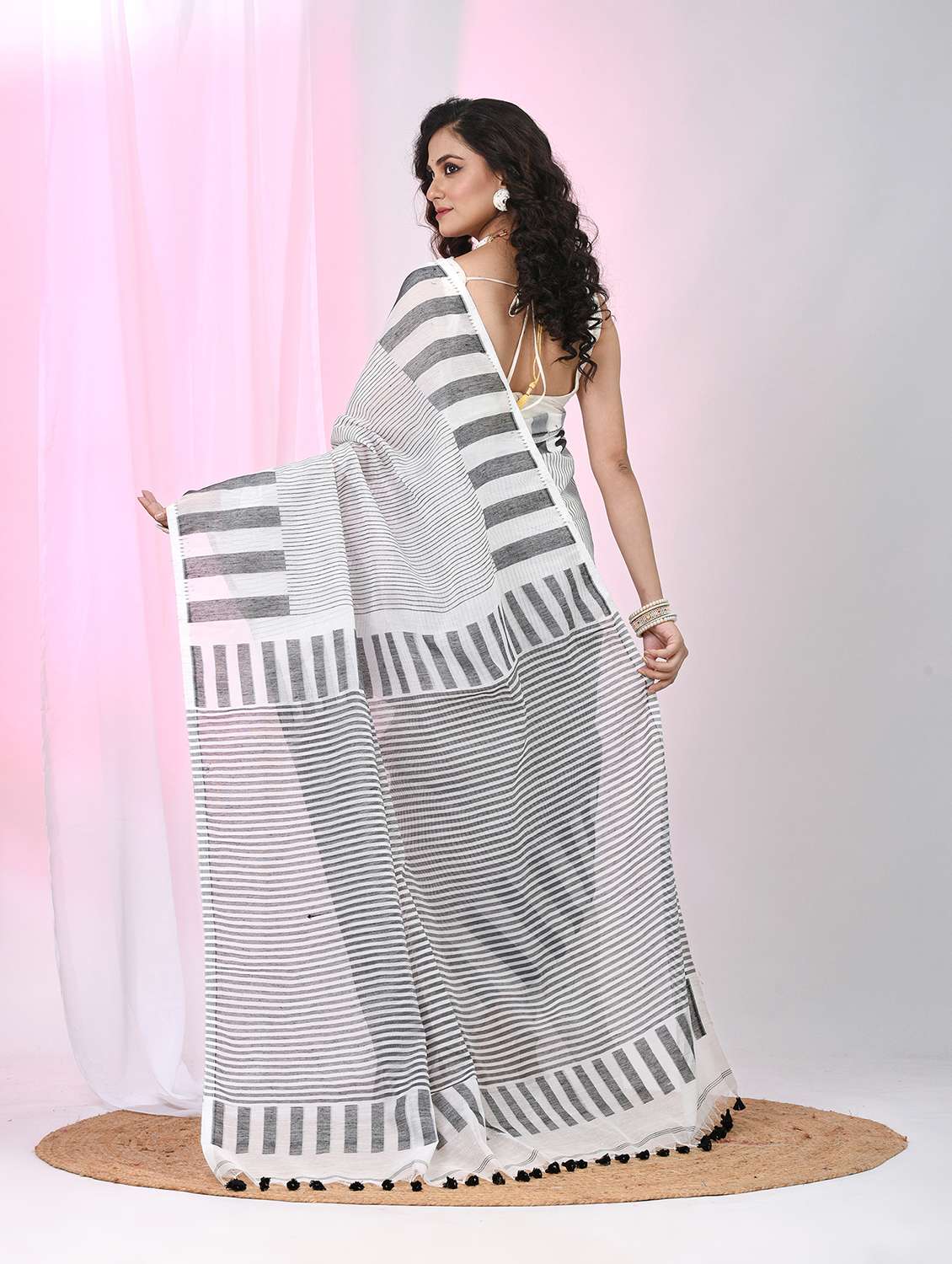 women striped handloom saree with blouse - 22060826 -  Standard Image - 4