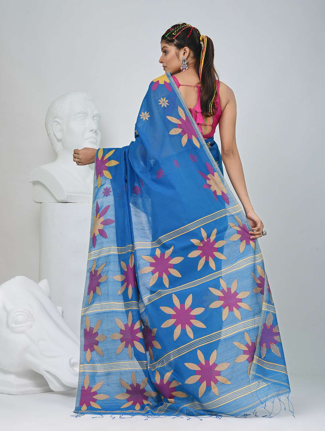 women self design handloom saree with blouse - 22060828 -  Standard Image - 4