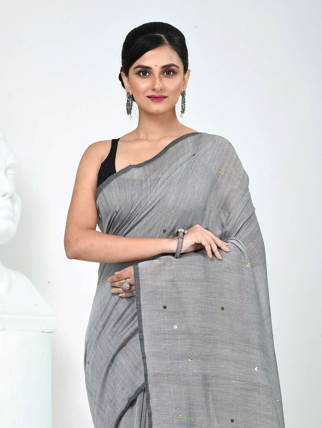 women solid with work handloom saree with blouse - 22060829 -  Standard Image - 1