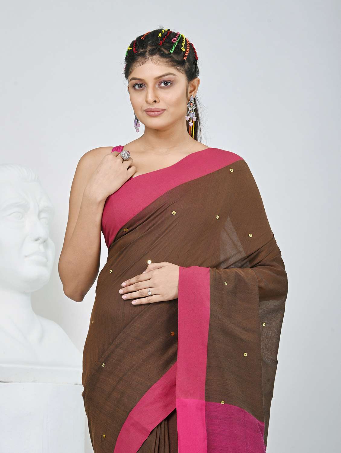 women brown handloom saree with blouse - 22060840 -  Standard Image - 1