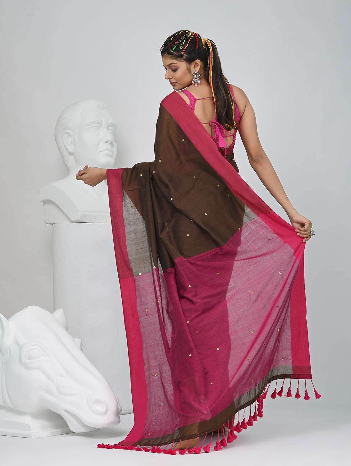 women brown handloom saree with blouse - 22060840 -  Standard Image - 4