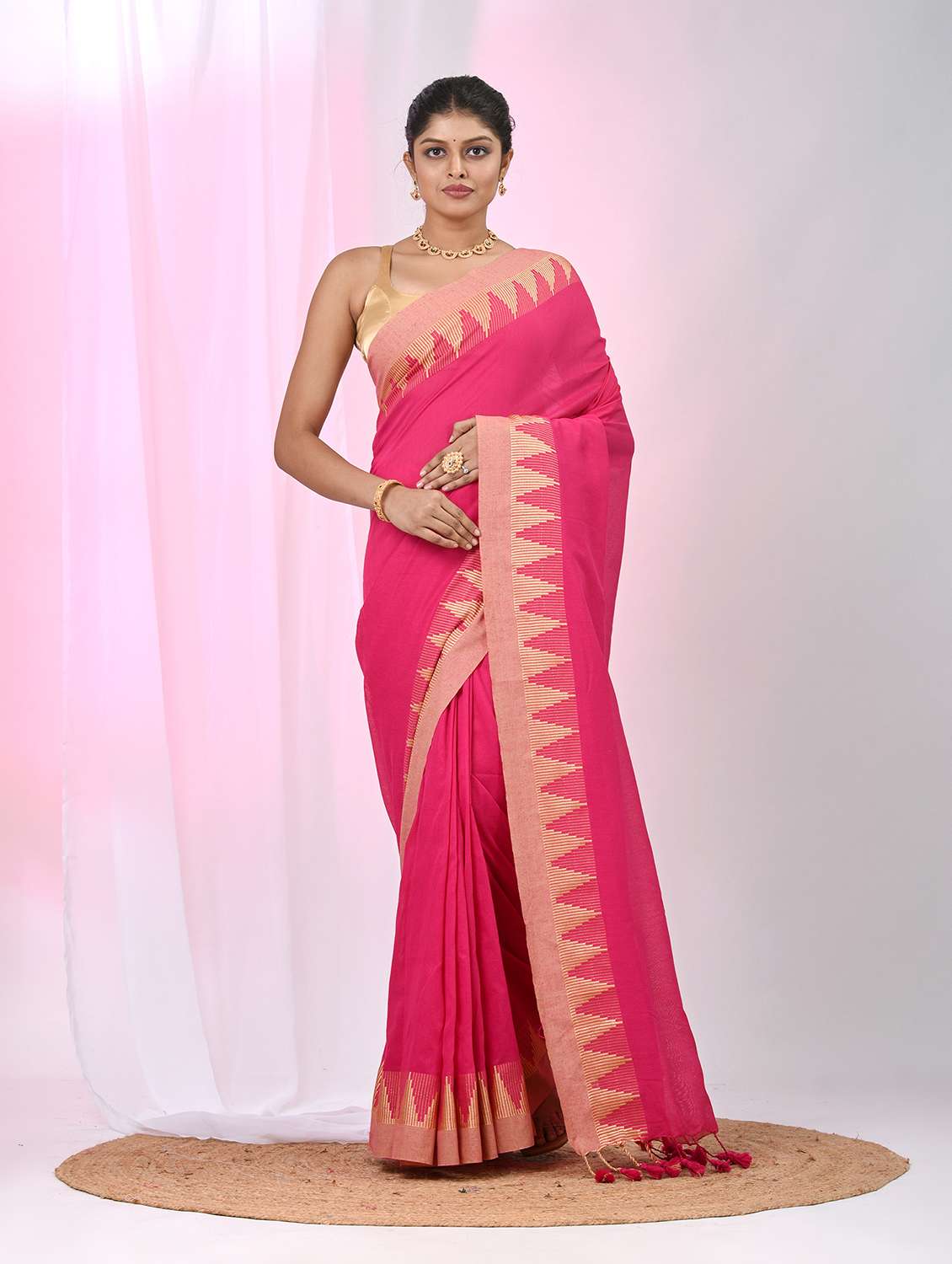 women solid with bordered handloom saree with blouse