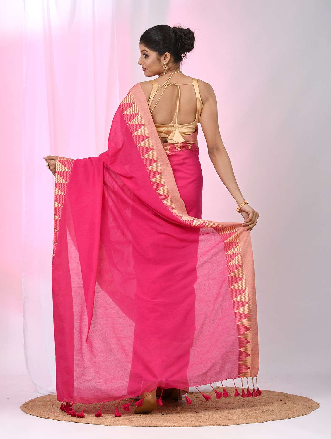 women solid with bordered handloom saree with blouse - 22060842 - Standard Image - 4