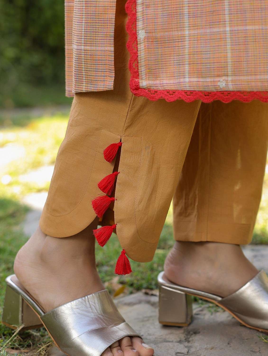 women three quarter sleeve kurta pant with dupatta set - 22061381 -  Standard Image - 4