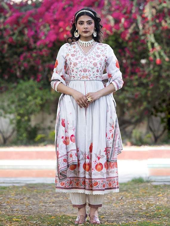 women three quarter sleeve kurta pant with dupatta set - 22061456 -  Zoom Image - 0