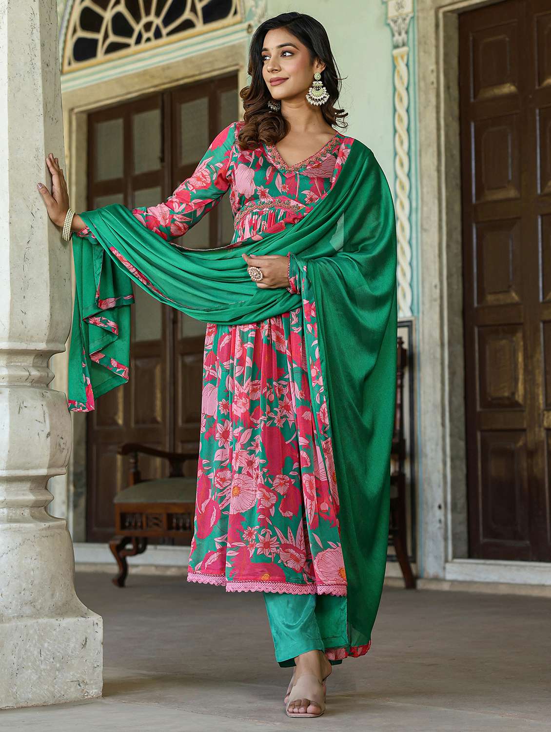 women floral long sleeve kurta pant with dupatta set - 22061486 - Standard Image - 4