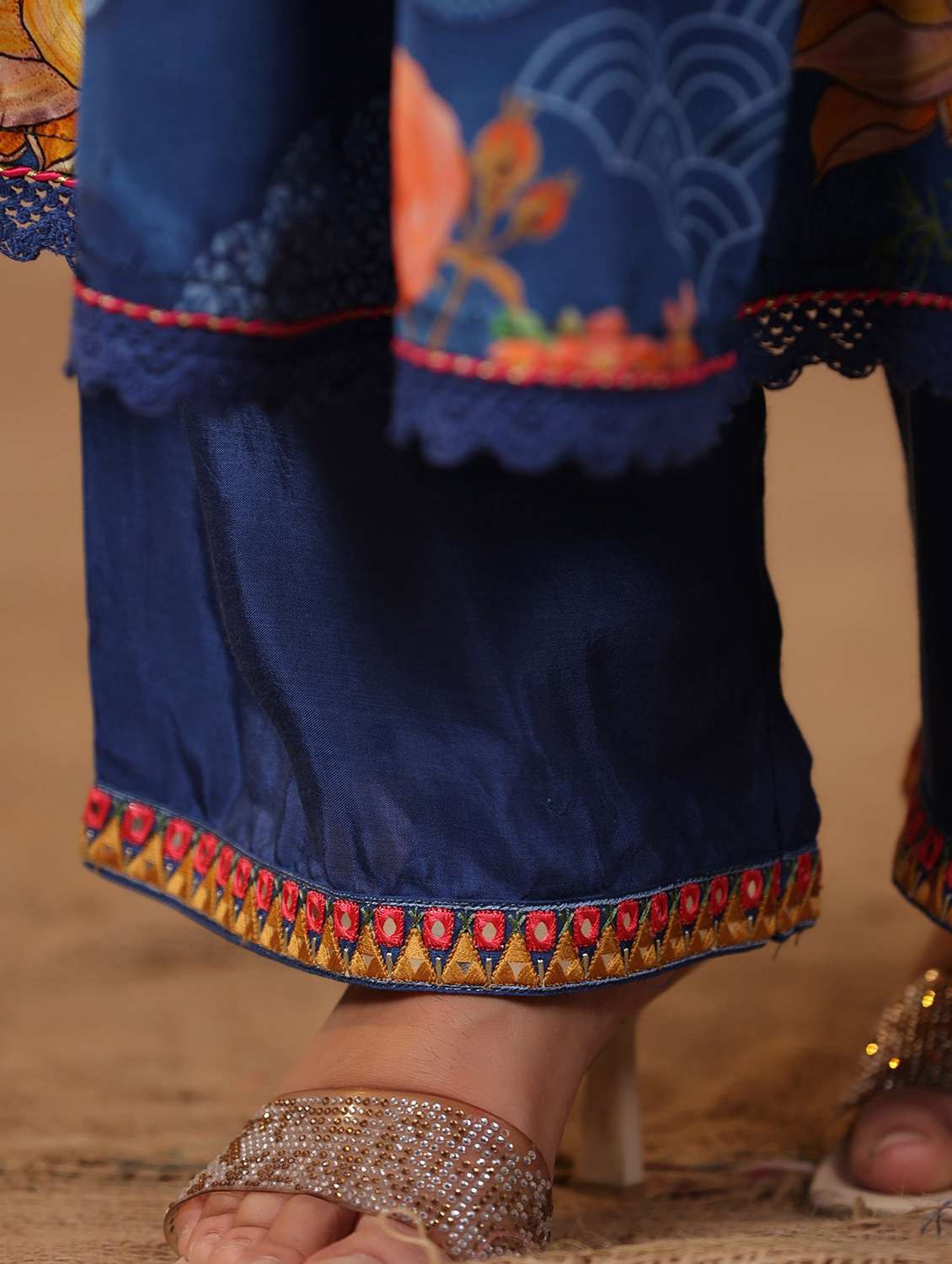 women printed long sleeve kurta pant with dupatta set - 22061497 - Standard Image - 4