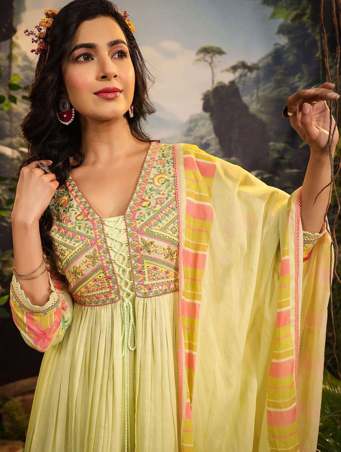 women floral three quarter sleeve kurta pant with dupatta set - 22061499 -  Standard Image - 1