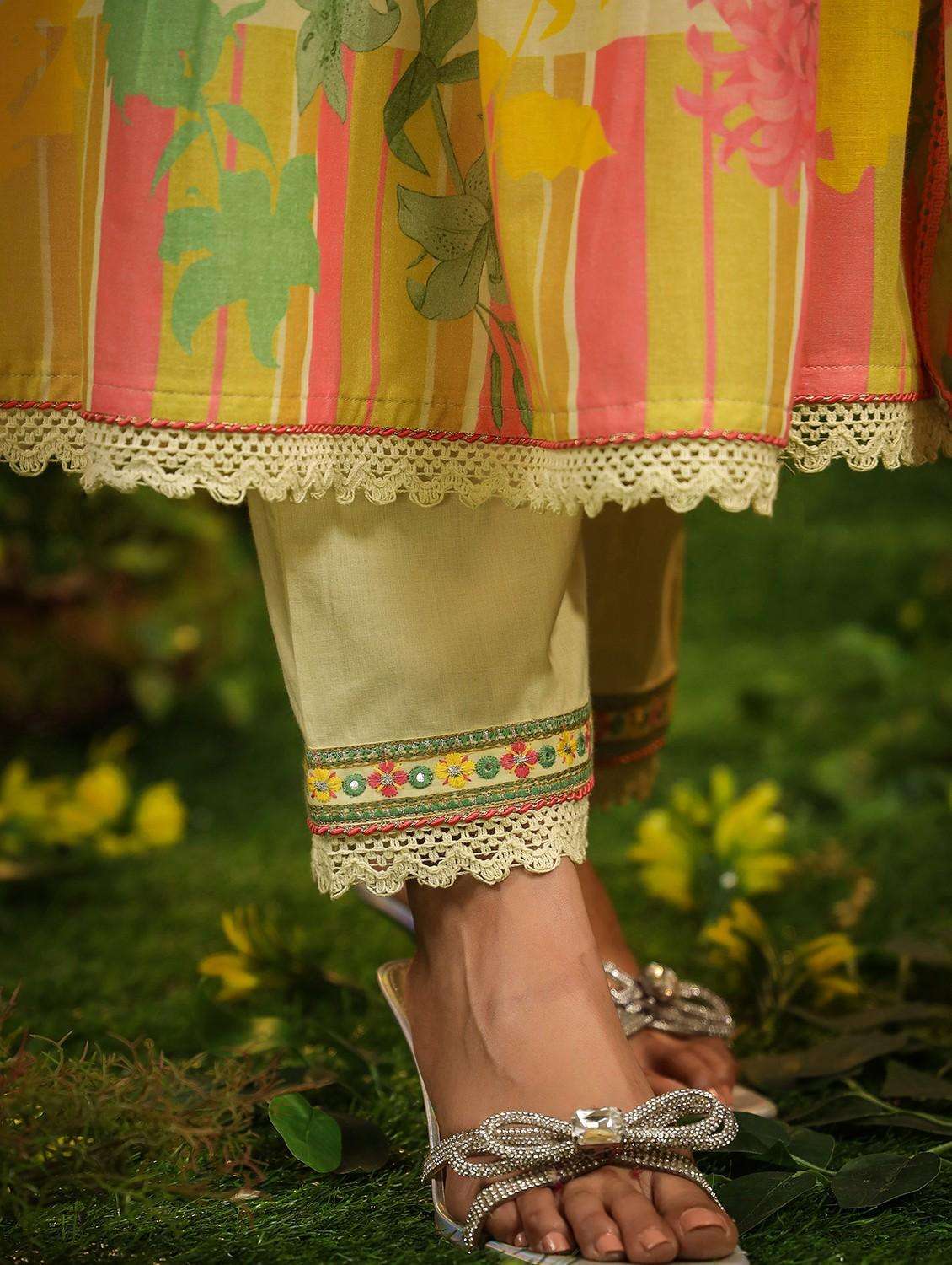 women floral three quarter sleeve kurta pant with dupatta set - 22061499 -  Standard Image - 4