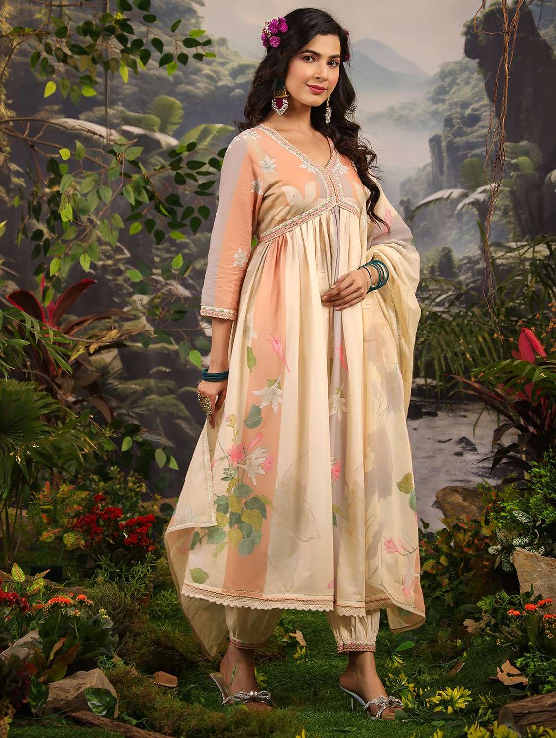 women floral three quarter sleeve kurta salwar with dupatta set