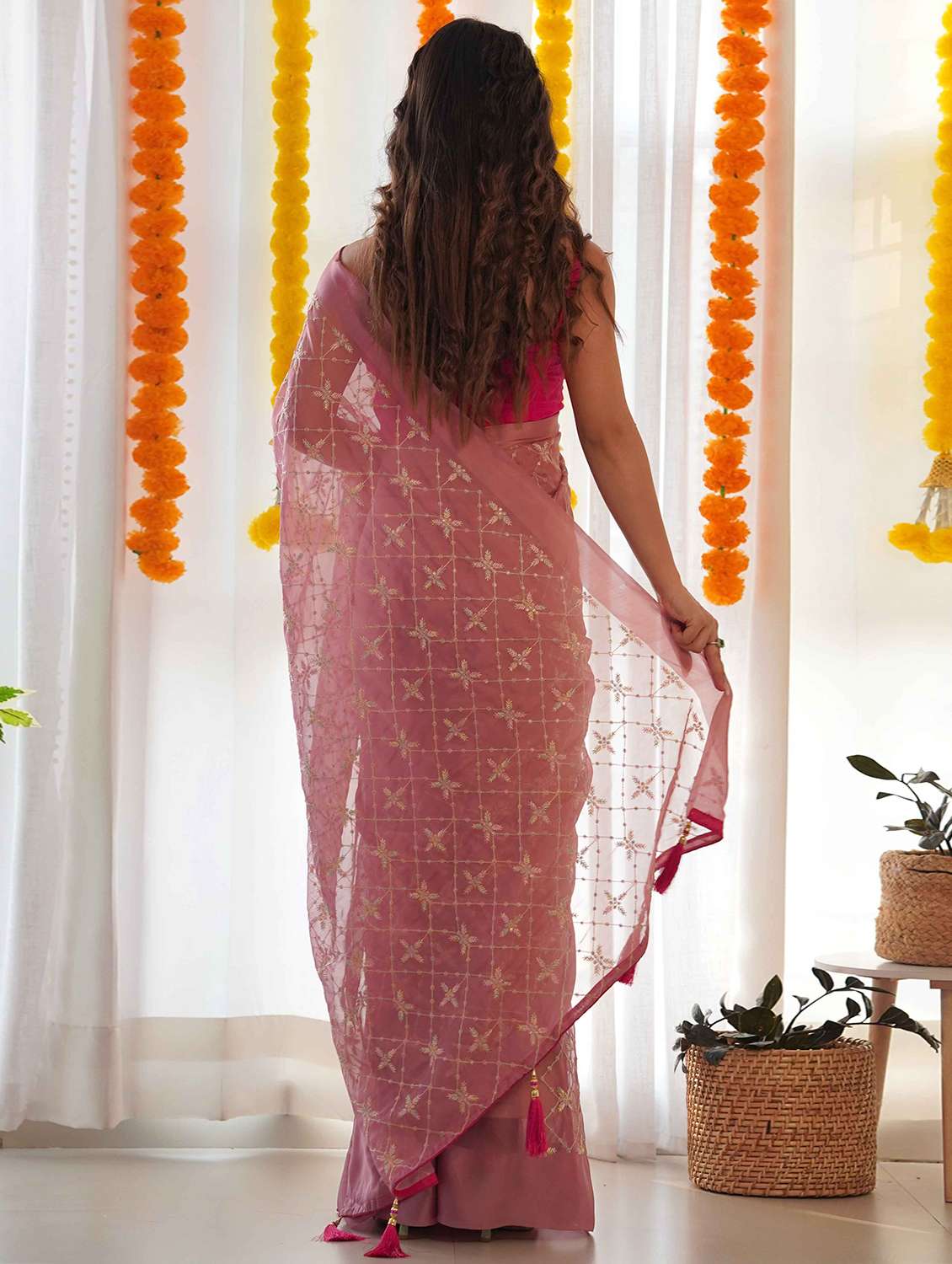 women solid with work embroidered saree with blouse - 22061549 -  Standard Image - 1