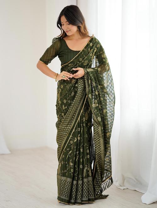 women foil printed saree with blouse - 22061558 - Standard Image - 0