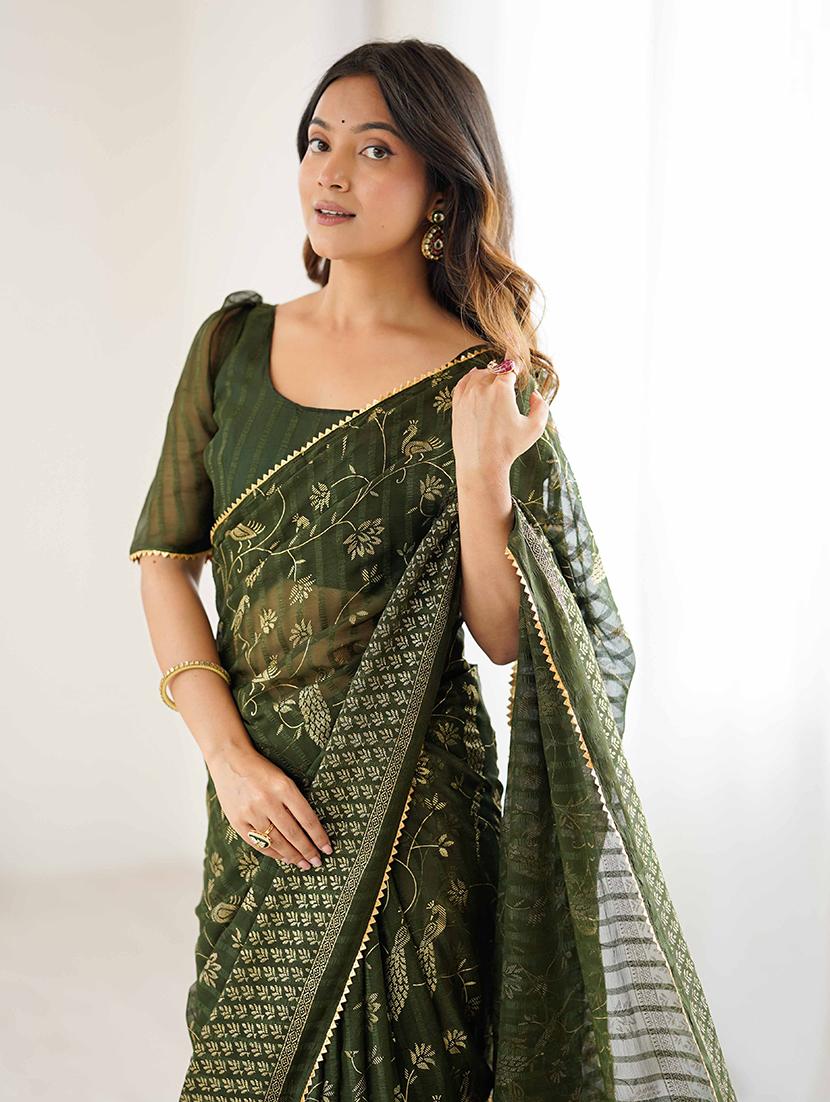women foil printed saree with blouse - 22061558 - Standard Image - 4