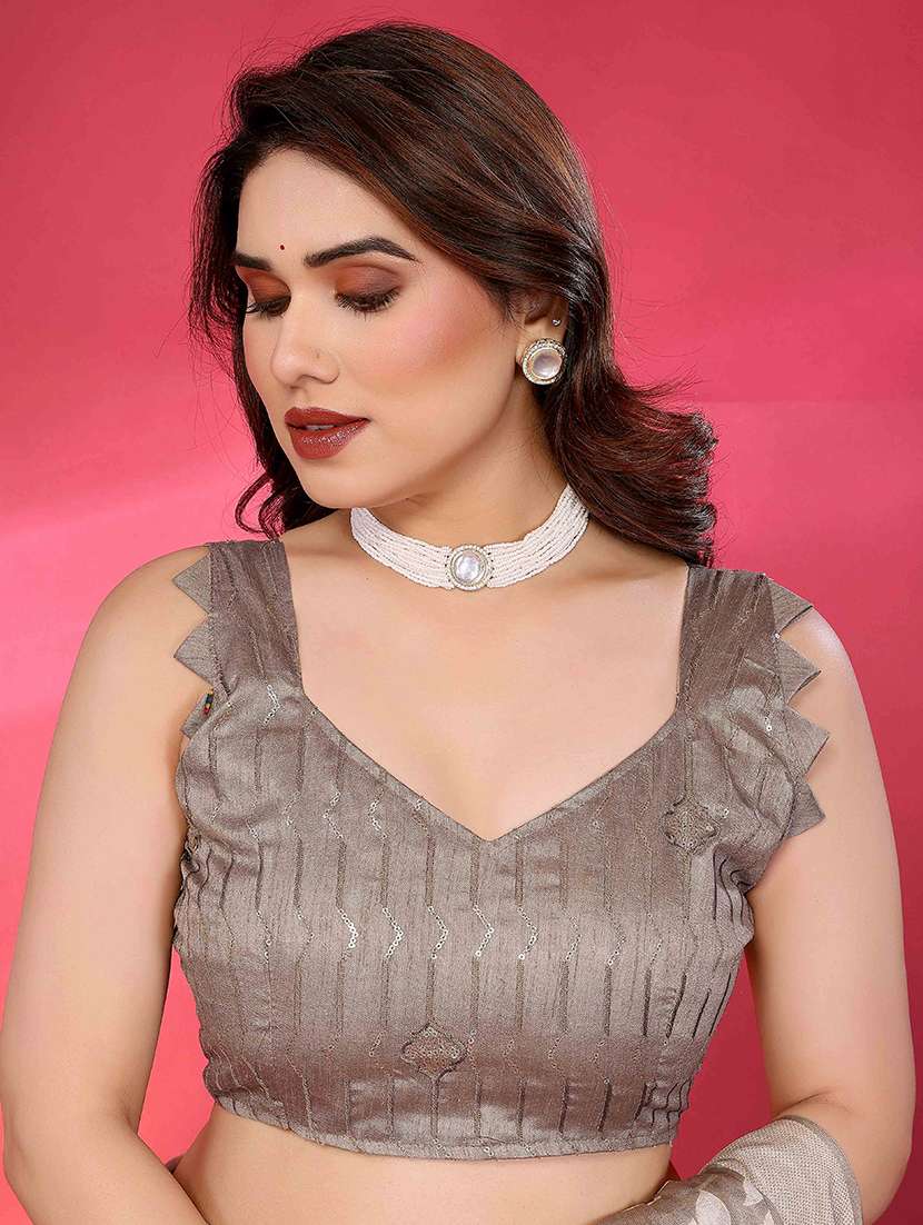 grey chiffon printed saree with blouse - 22061596 -  Standard Image - 4