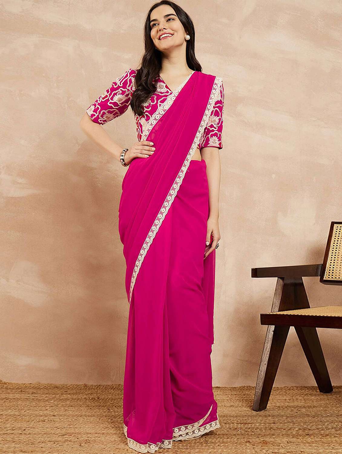 women solid with bordered saree with blouse
