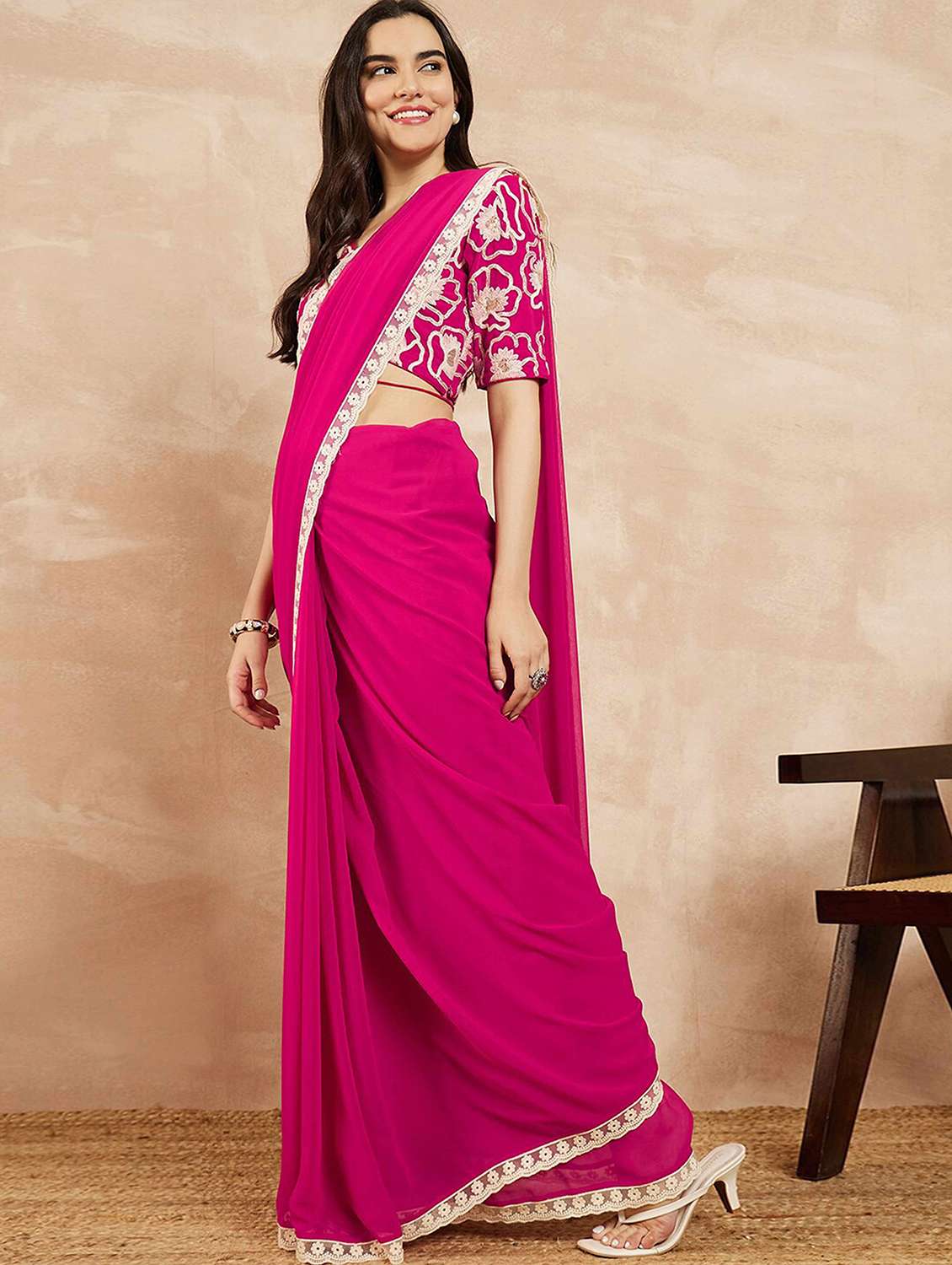 women solid with bordered saree with blouse - 22061630 -  Standard Image - 1