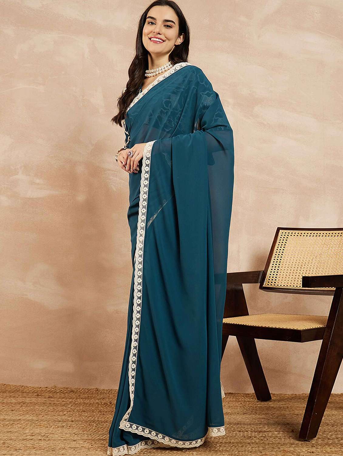 women solid with bordered saree with blouse - 22061631 - Standard Image - 1