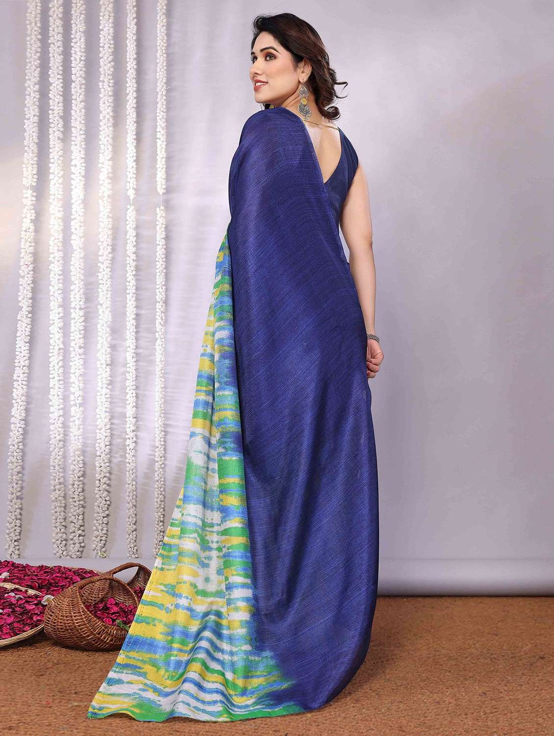women printed casual wear saree with blouse - 22061639 -  Standard Image - 1
