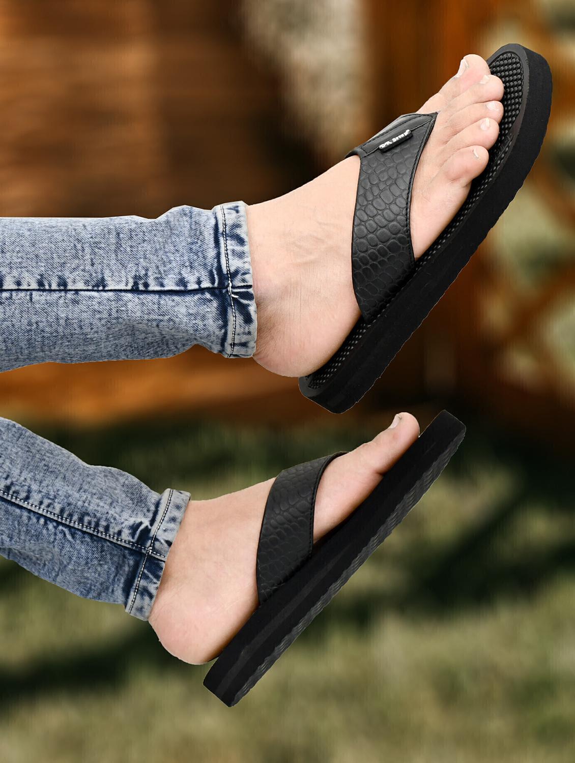 men black solid slipper - 22061796 - Standard Image - 4