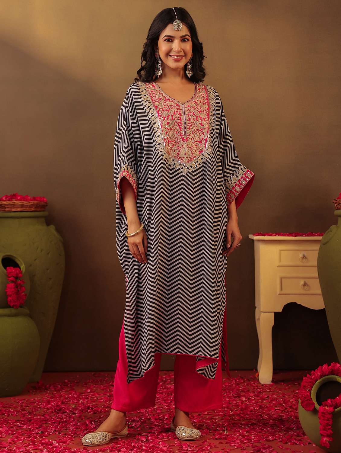 women chevron printed kimono sleeve kaftan kurta with pant set