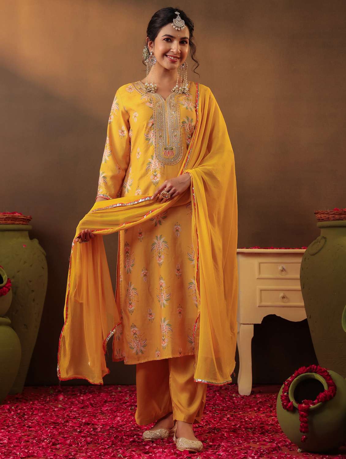 women three quarter sleeve kurta palazzo with dupatta set - 22062089 -  Standard Image - 1