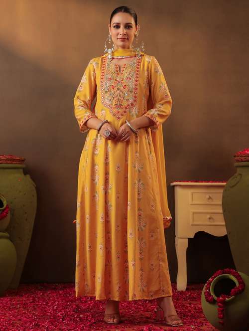 women three quarter sleeve kurta pant with dupatta set - 22062092 -  Standard Image - 0