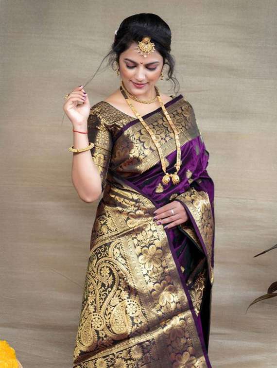 women self design banarasi saree with blouse - 22062133 - Standard Image - 4