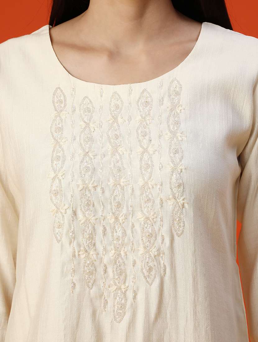 women three quarter sleeve kurta and pant with dupatta  - 22062461 -  Standard Image - 4