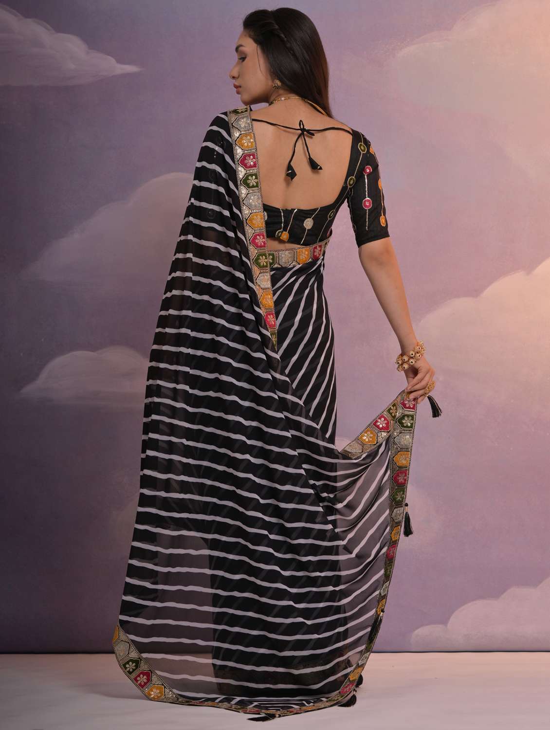 women striped bordered saree with blouse - 22062930 -  Standard Image - 1