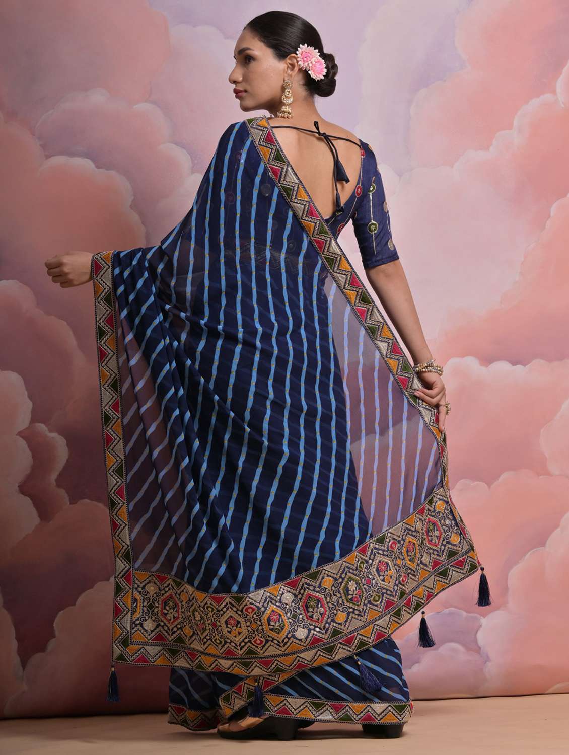 women striped bordered saree with blouse - 22062937 -  Standard Image - 1