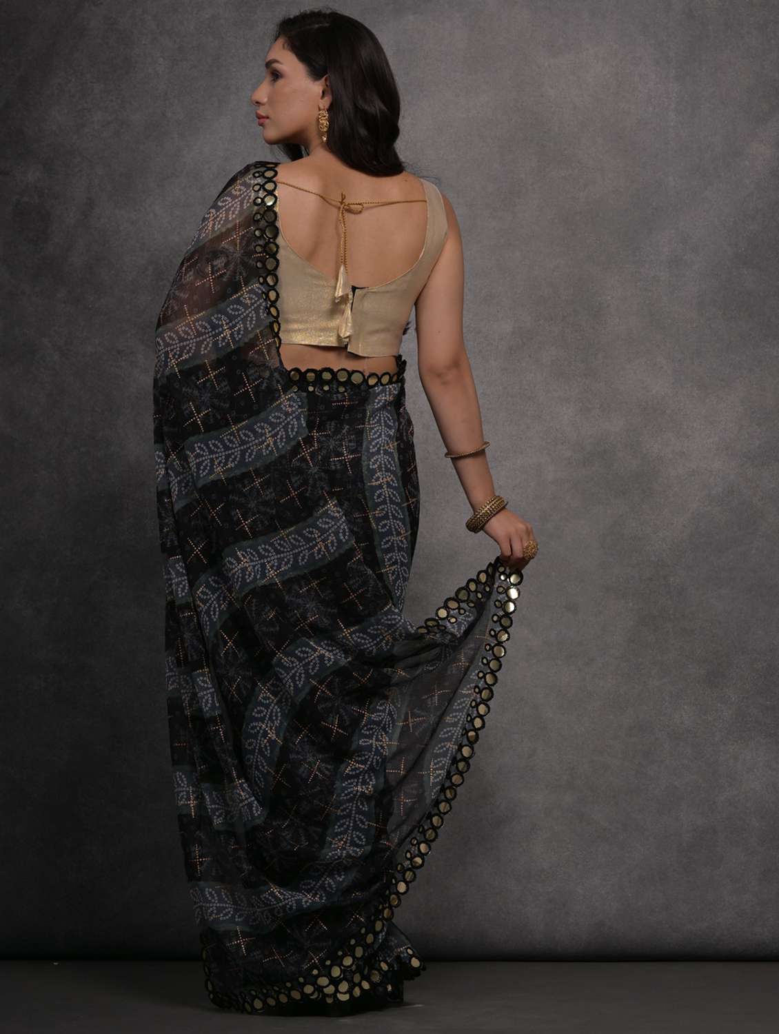 women printed casual wear saree with blouse - 22062975 -  Standard Image - 1