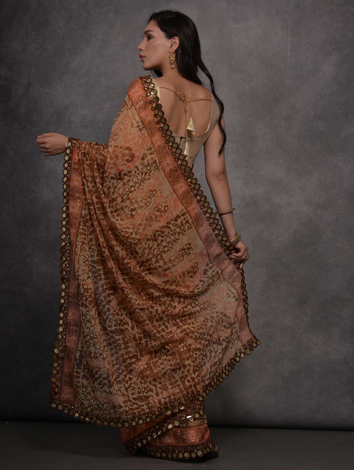 women printed casual wear saree with blouse - 22062976 -  Standard Image - 1