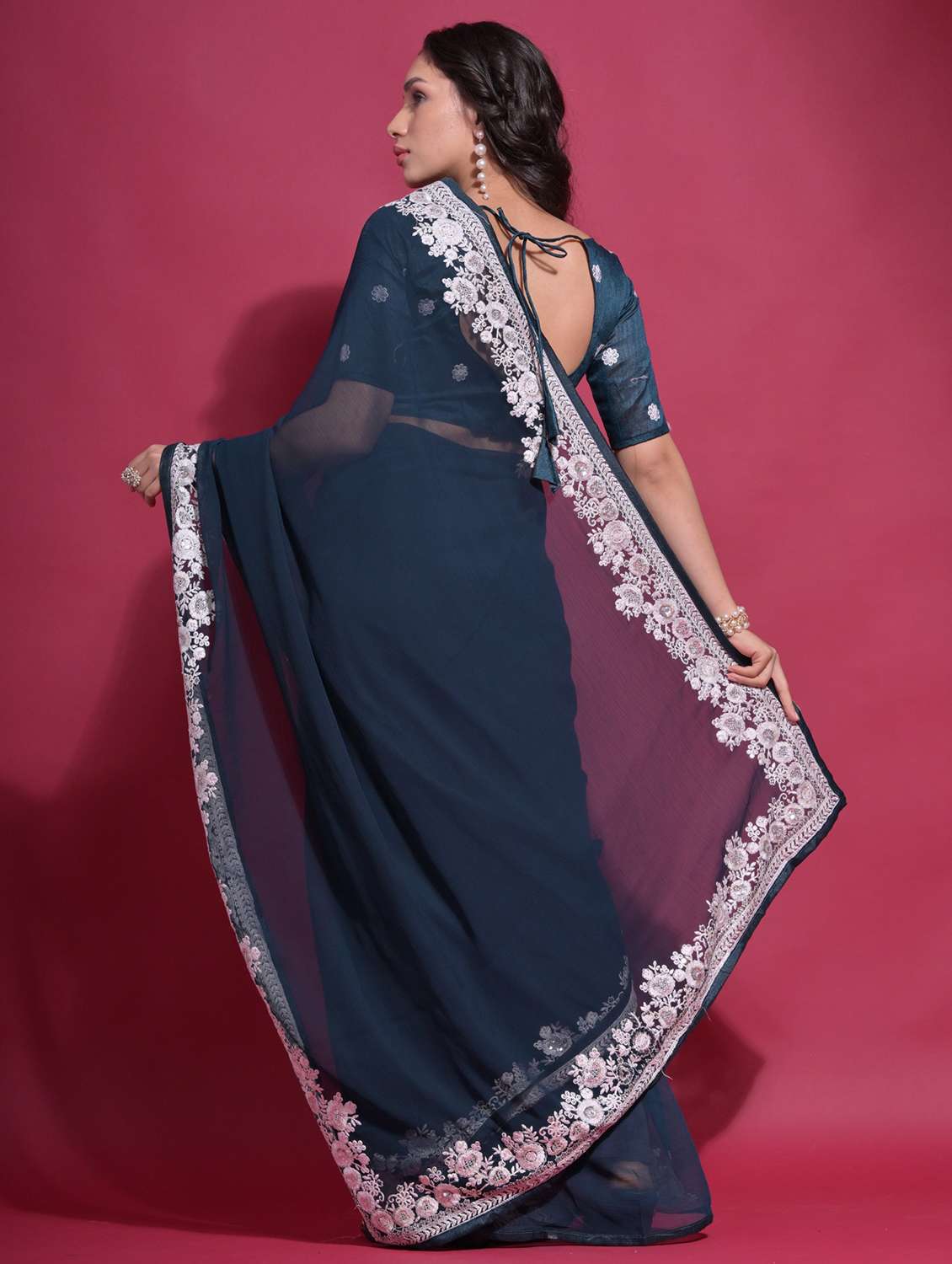 women solid with bordered saree with blouse - 22063040 -  Standard Image - 1