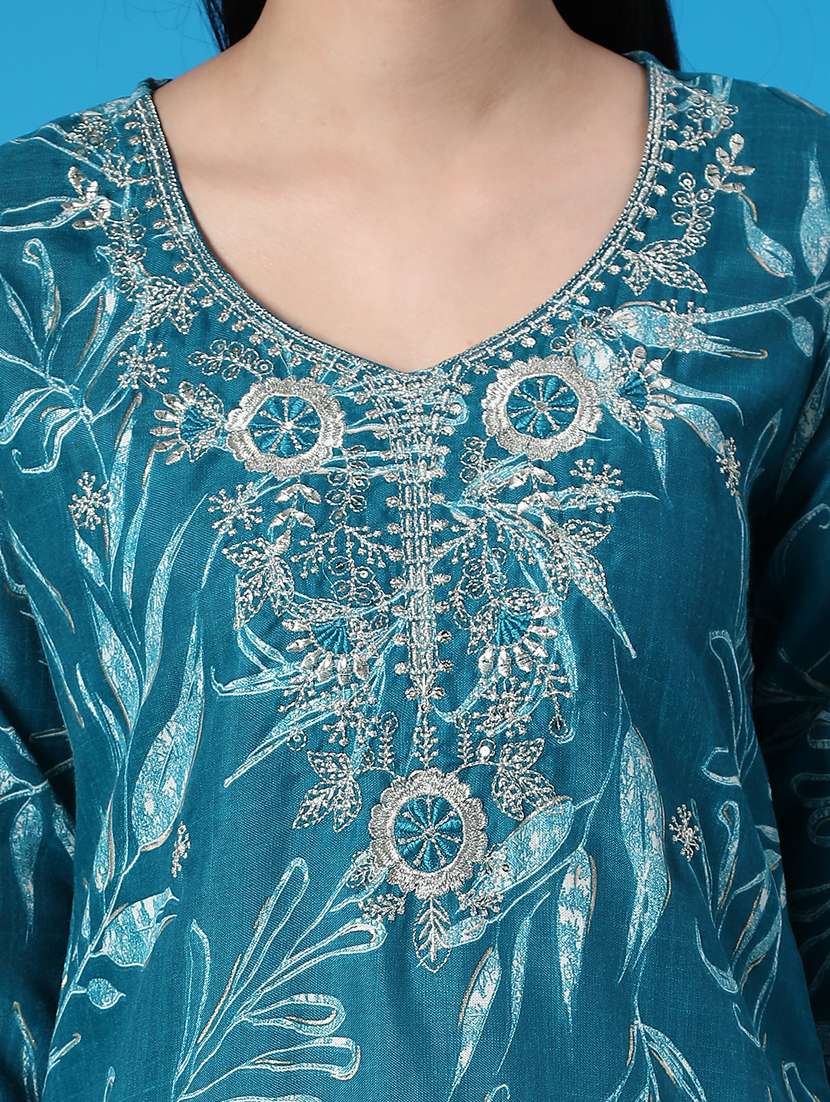 Women Printed Three Quarter Sleeve Kurta Pant Set - 22063418 -  Standard Image - 4